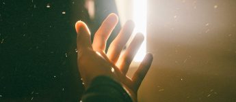 On n’est plus dans l’ombre mais dans la réalité des choses et donc ça parle de nous…